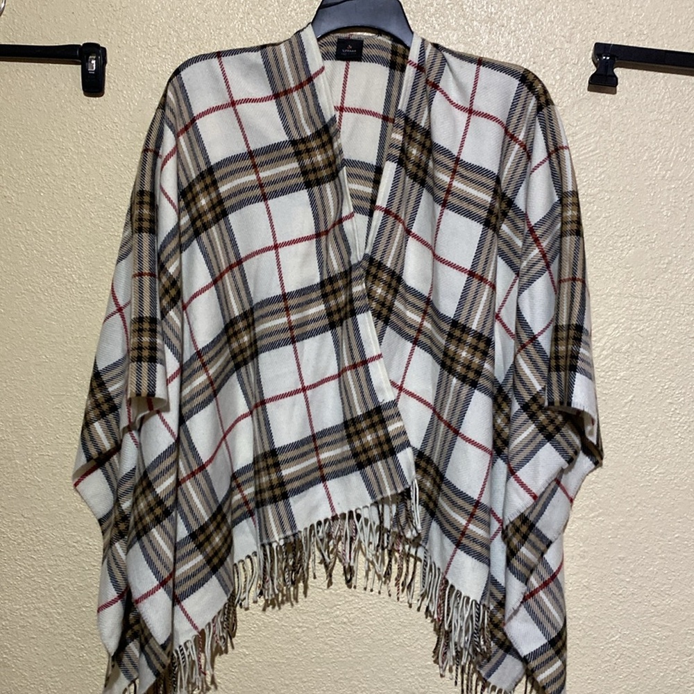 V. Fraas Shawl Shrug Poncho One Size Soft Plaid Cream Tan Red Stripes Fringe